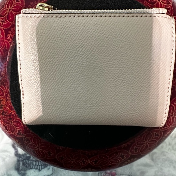 Michael Kors Saffiano Leather Trifold Wallet *GREAT CONDITION* - Picture 3 of 14